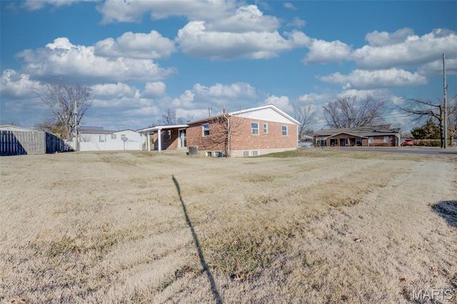 7057 Howdershell Road, Hazelwood, MO 63042