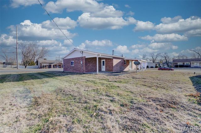 7057 Howdershell Road, Hazelwood, MO 63042