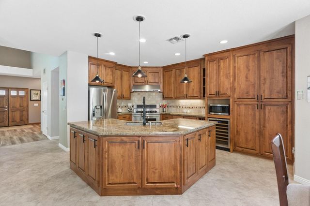 600 Fisher Cir, Folsom, CA 95630