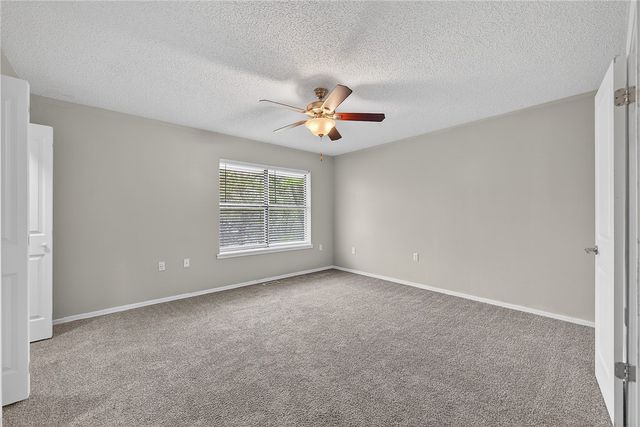 2107 N East Oaks Drive, Fayetteville, AR 72703