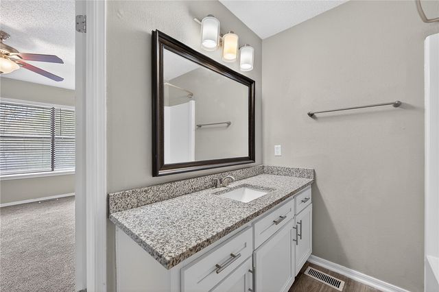 2107 N East Oaks Drive, Fayetteville, AR 72703
