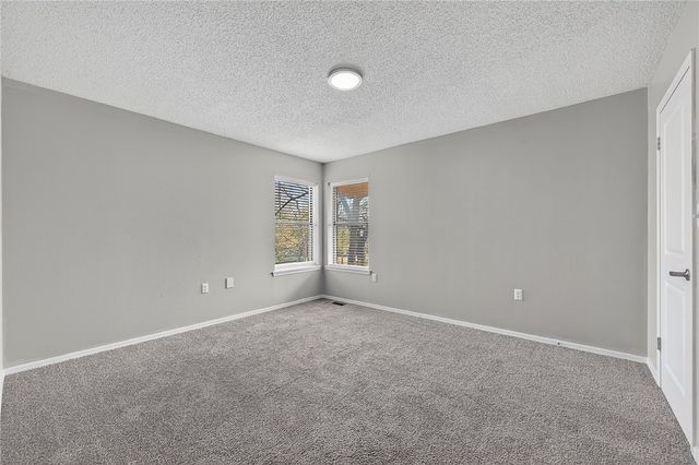 2107 N East Oaks Drive, Fayetteville, AR 72703