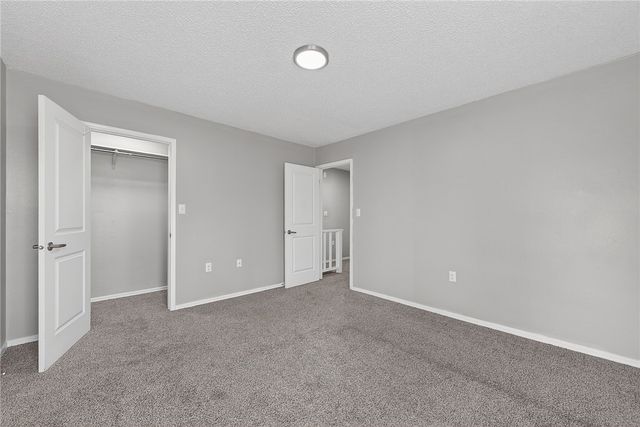 2107 N East Oaks Drive, Fayetteville, AR 72703