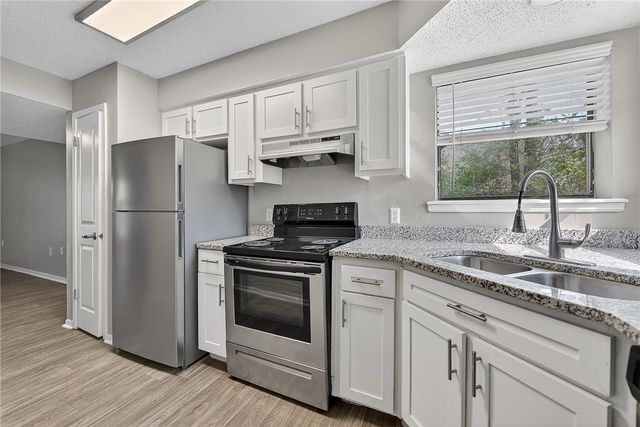 2107 N East Oaks Drive, Fayetteville, AR 72703