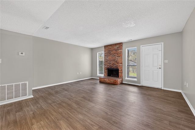 2107 N East Oaks Drive, Fayetteville, AR 72703