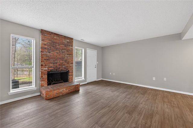 2107 N East Oaks Drive, Fayetteville, AR 72703