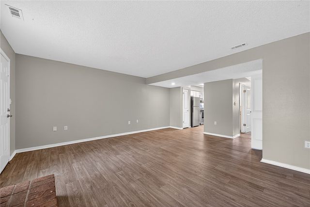 2107 N East Oaks Drive, Fayetteville, AR 72703