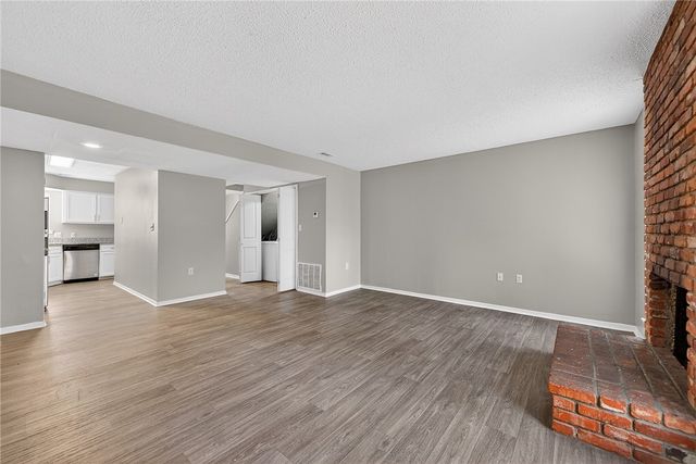 2107 N East Oaks Drive, Fayetteville, AR 72703