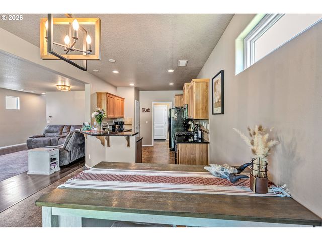 1051 35TH Ave, Forest Grove, OR 97116