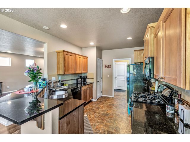 1051 35TH Ave, Forest Grove, OR 97116