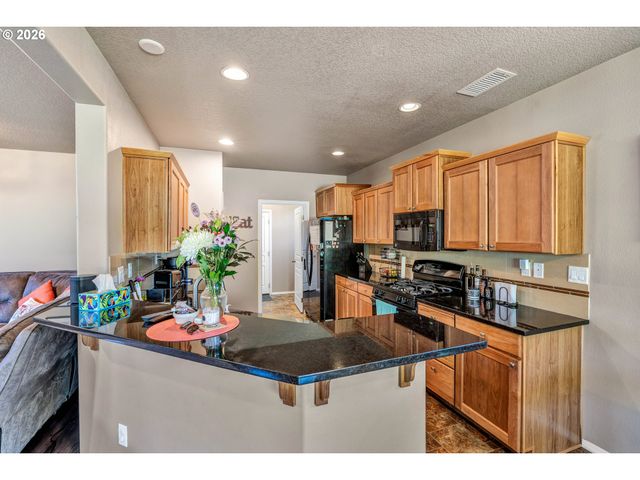 1051 35TH Ave, Forest Grove, OR 97116