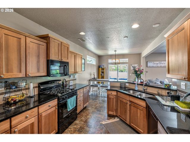 1051 35TH Ave, Forest Grove, OR 97116