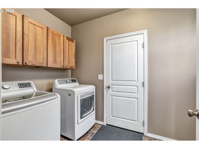 1051 35TH Ave, Forest Grove, OR 97116