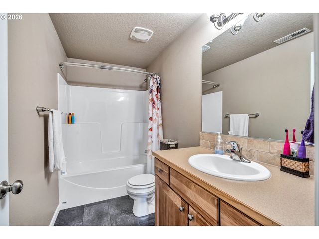 1051 35TH Ave, Forest Grove, OR 97116