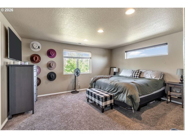 1051 35TH Ave, Forest Grove, OR 97116