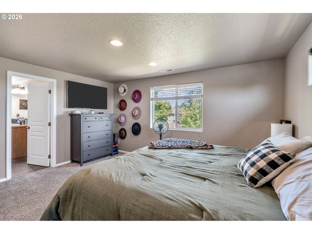 1051 35TH Ave, Forest Grove, OR 97116