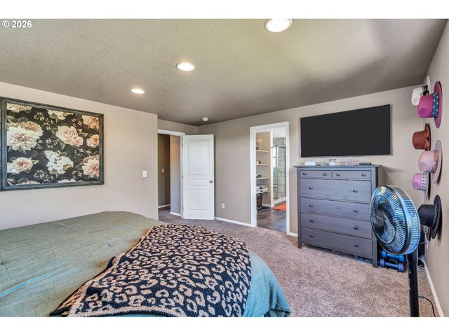 1051 35TH Ave, Forest Grove, OR 97116