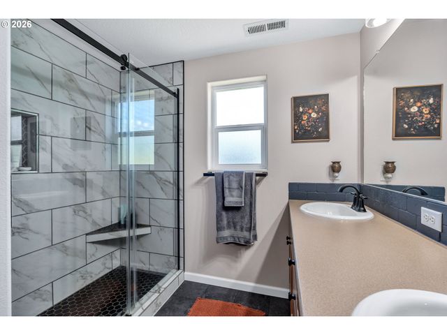 1051 35TH Ave, Forest Grove, OR 97116