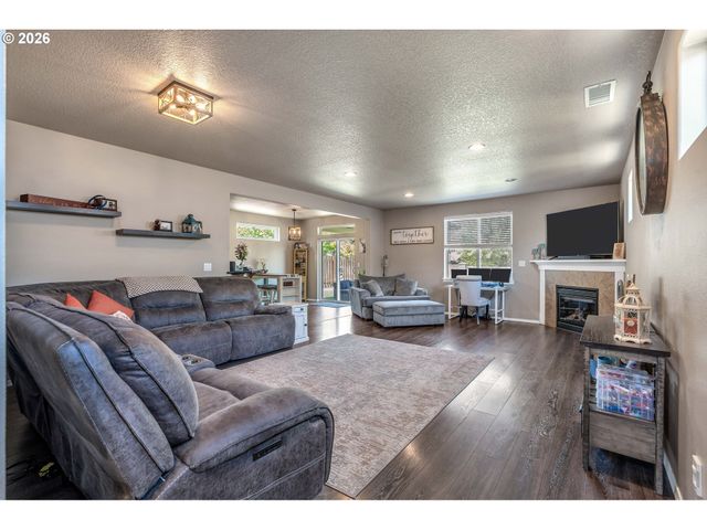 1051 35TH Ave, Forest Grove, OR 97116