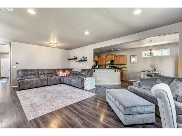 1051 35TH Ave, Forest Grove, OR 97116