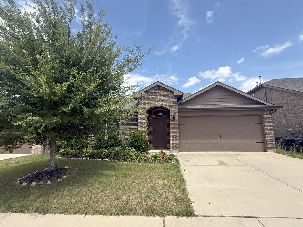 8404 Muddy Creek Drive, Fort Worth, TX 76131