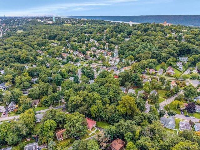 20 Ravensdale Road, Hastings-on-hudson, NY 10706