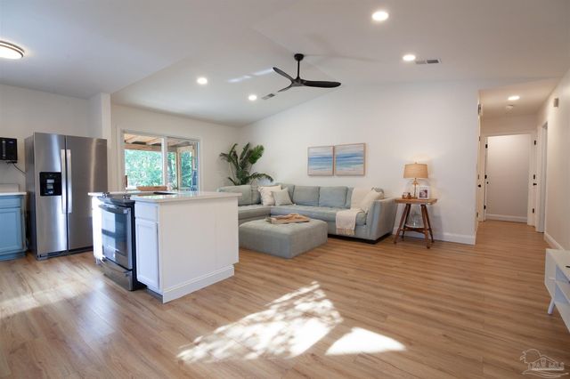 2726 Sanibel Pl, Gulf Breeze, FL 32563