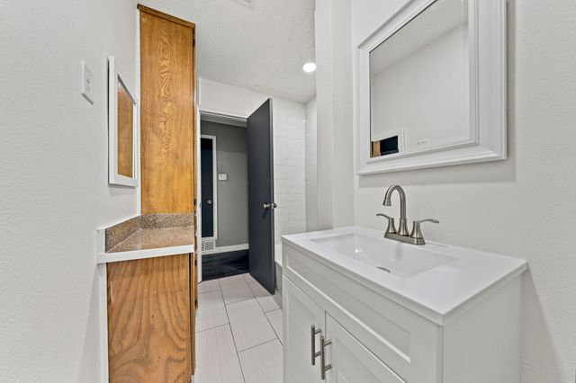 2420 Cloverdale Street, Arlington, TX 76010