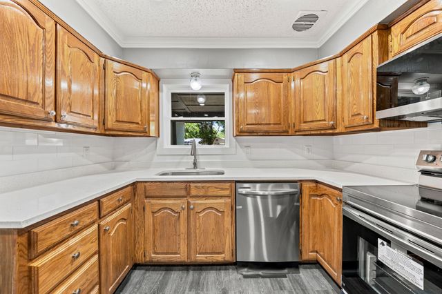 2420 Cloverdale Street, Arlington, TX 76010
