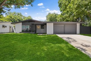 2420 Cloverdale Street, Arlington, TX 76010