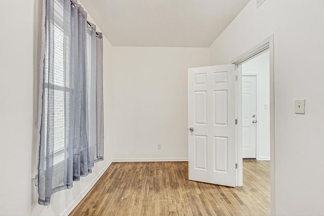 3330 W Hutchinson Street 3, Chicago, IL 60618