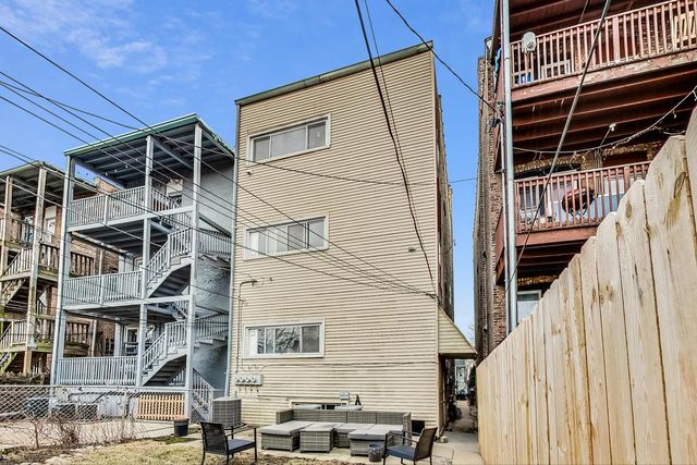 3330 W Hutchinson Street 3, Chicago, IL 60618