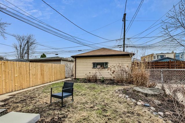 3330 W Hutchinson Street 3, Chicago, IL 60618