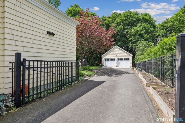 17 Ridge Road, Danbury, CT 06810