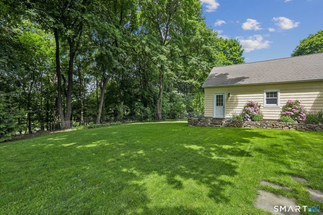 17 Ridge Road, Danbury, CT 06810