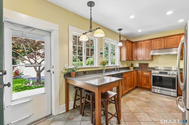 17 Ridge Road, Danbury, CT 06810