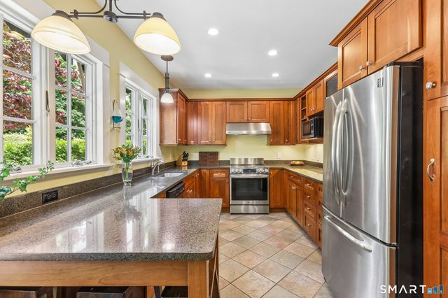 17 Ridge Road, Danbury, CT 06810
