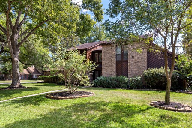 402 Pine Edge Drive, Spring, TX 77380