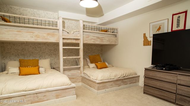 3711 E Tobler Rd, Hayden, ID 83835