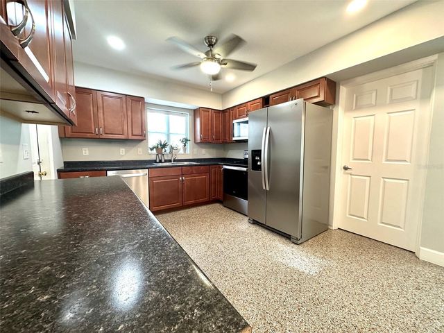126 11TH AVENUE SW, Largo, FL 33770