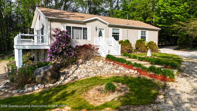 5048 S Bradley Road, Charlotte, MI 48813