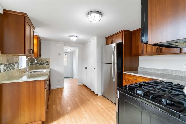 63 Pond St 63, Natick, MA 01760