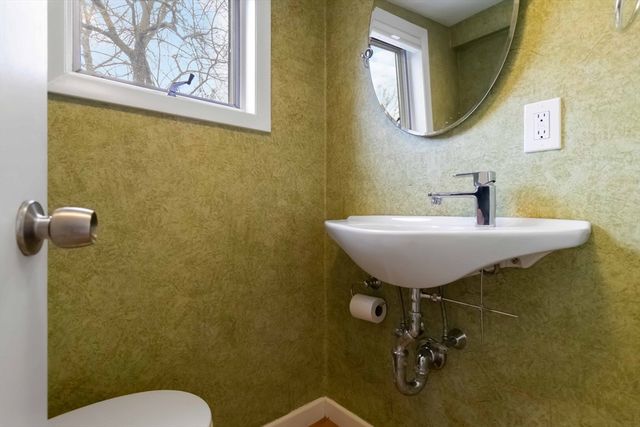 63 Pond St 63, Natick, MA 01760