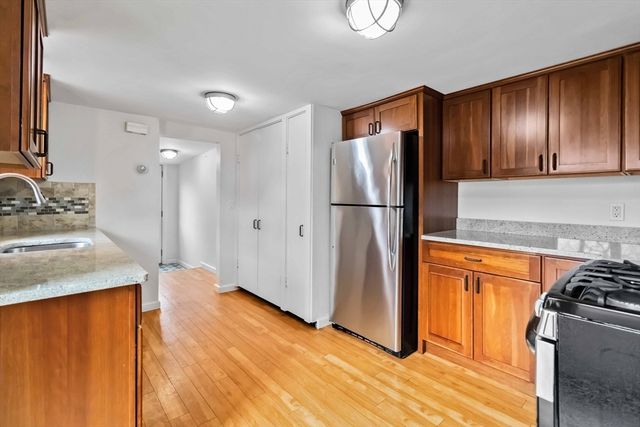 63 Pond St 63, Natick, MA 01760