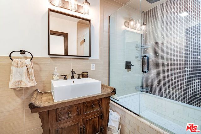 4930 STROHM Avenue, North Hollywood (los Angeles), CA 91601