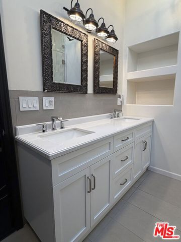 4930 STROHM Avenue, North Hollywood (los Angeles), CA 91601