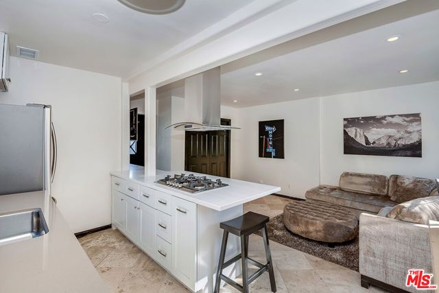 4930 STROHM Avenue, North Hollywood (los Angeles), CA 91601