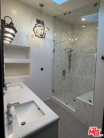 4930 STROHM Avenue, North Hollywood (los Angeles), CA 91601