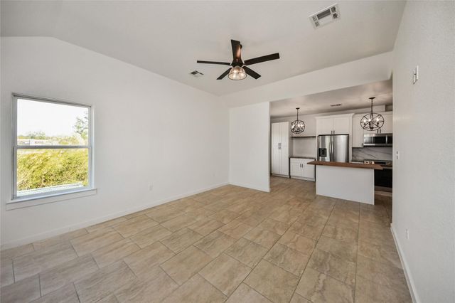 450 Road 5512, Cleveland, TX 77327