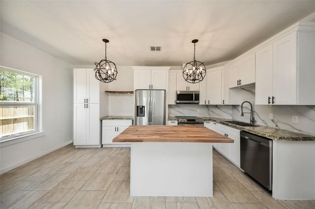 450 Road 5512, Cleveland, TX 77327